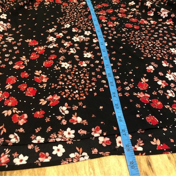 Lane Bryant Black Red Floral Lightweight Short Sleeve Top Womens Plus Size 26 - Picture 7 of 8